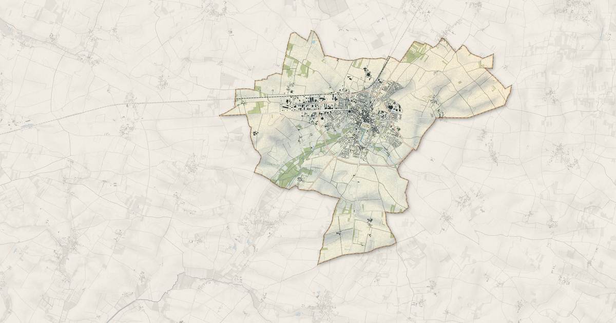 Portrait cartographique de Surgères : relief, eau, forêts, bâti et voies, calculés à partir des données de l'IGN