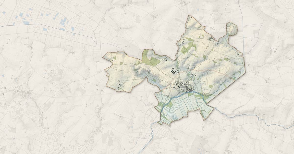 Portrait cartographique de Tonnay-Boutonne : relief, eau, forêts, bâti et voies, calculés à partir des données de l'IGN