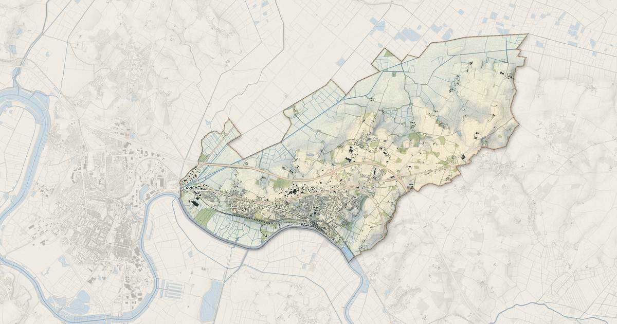 Portrait cartographique de Tonnay-Charente : relief, eau, forêts, bâti et voies, calculés à partir des données de l'IGN