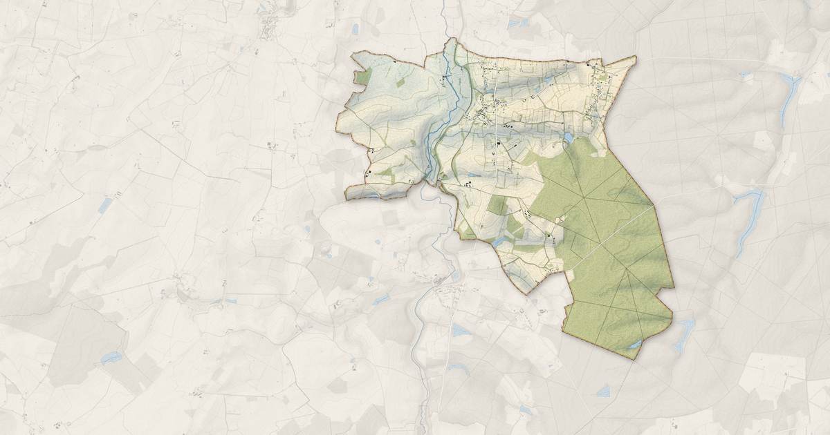Portrait cartographique de La Chapelle-Hugon : relief, eau, forêts, bâti et voies, calculés à partir des données de l'IGN