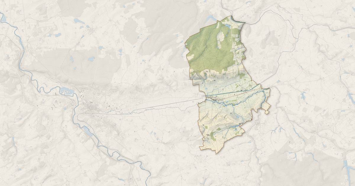 Portrait cartographique de Charenton-du-Cher : relief, eau, forêts, bâti et voies, calculés à partir des données de l'IGN