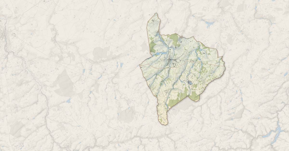 Portrait cartographique de Châteaumeillant : relief, eau, forêts, bâti et voies, calculés à partir des données de l'IGN