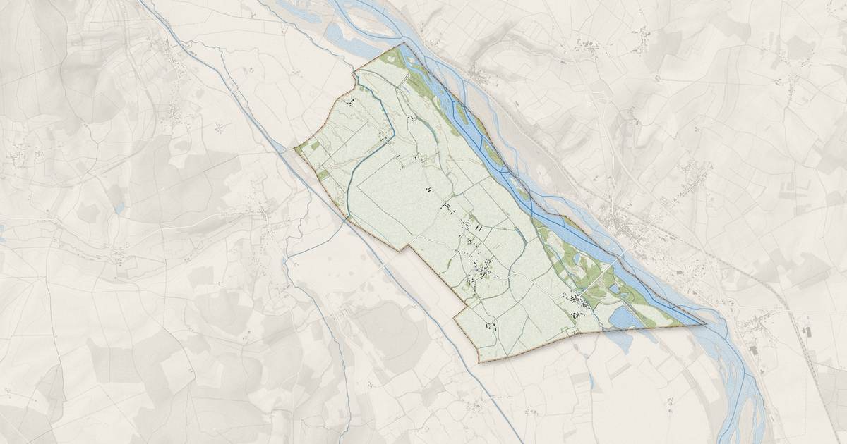 Portrait cartographique de Couargues : relief, eau, forêts, bâti et voies, calculés à partir des données de l'IGN