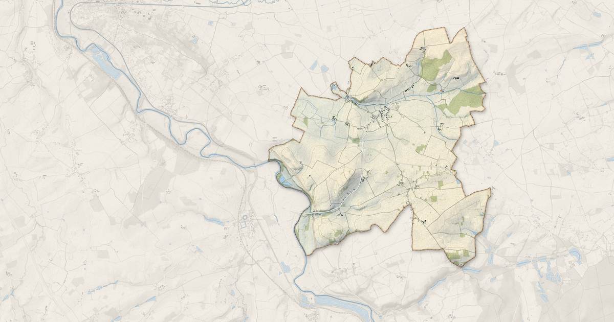 Portrait cartographique de Coust : relief, eau, forêts, bâti et voies, calculés à partir des données de l'IGN