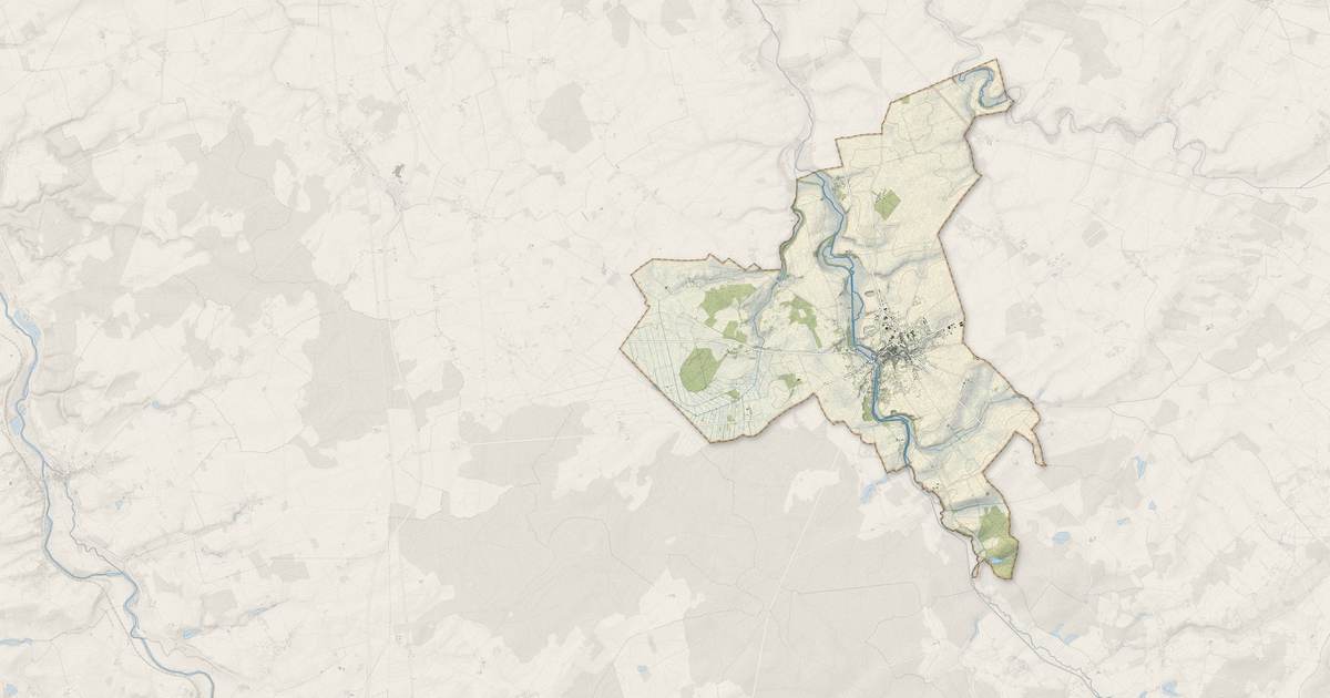 Portrait cartographique de Dun-sur-Auron : relief, eau, forêts, bâti et voies, calculés à partir des données de l'IGN
