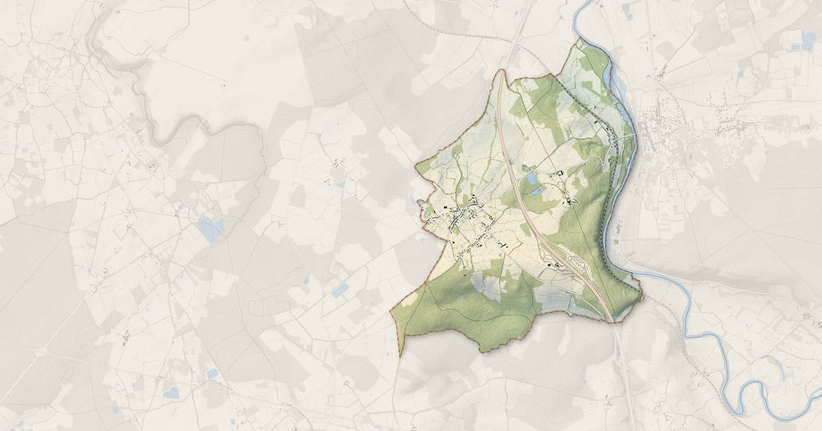 Portrait cartographique de Farges-Allichamps : relief, eau, forêts, bâti et voies, calculés à partir des données de l'IGN