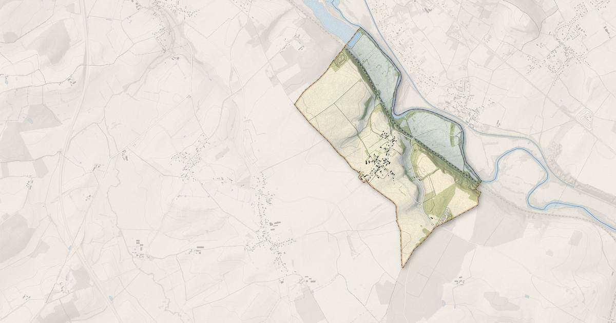 Portrait cartographique de La Groutte : relief, eau, forêts, bâti et voies, calculés à partir des données de l'IGN