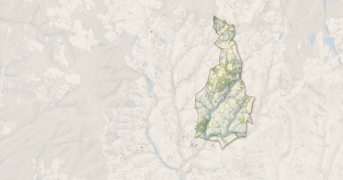 Portrait cartographique de Quantilly : relief, eau, forêts, bâti et voies, calculés à partir des données de l'IGN
