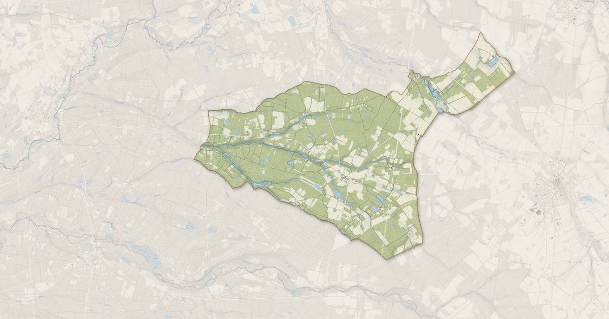 Portrait cartographique de Sainte-Montaine : relief, eau, forêts, bâti et voies, calculés à partir des données de l'IGN