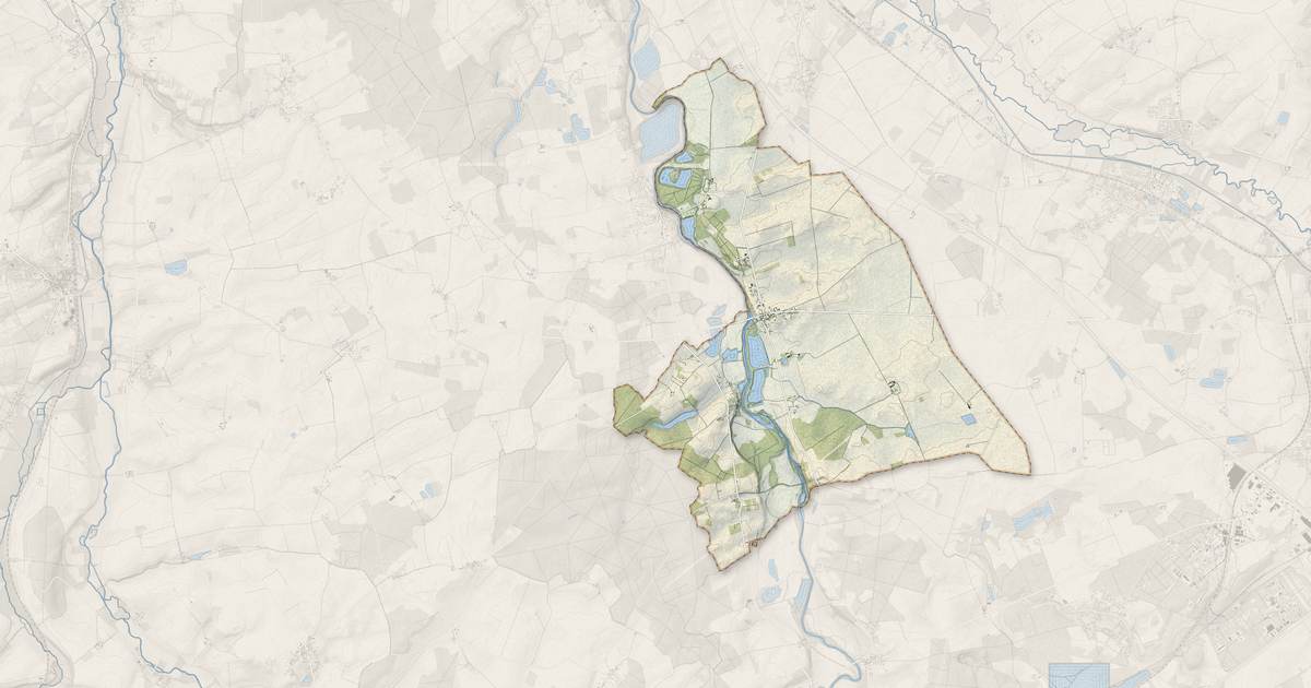 Portrait cartographique de Sainte-Thorette : relief, eau, forêts, bâti et voies, calculés à partir des données de l'IGN