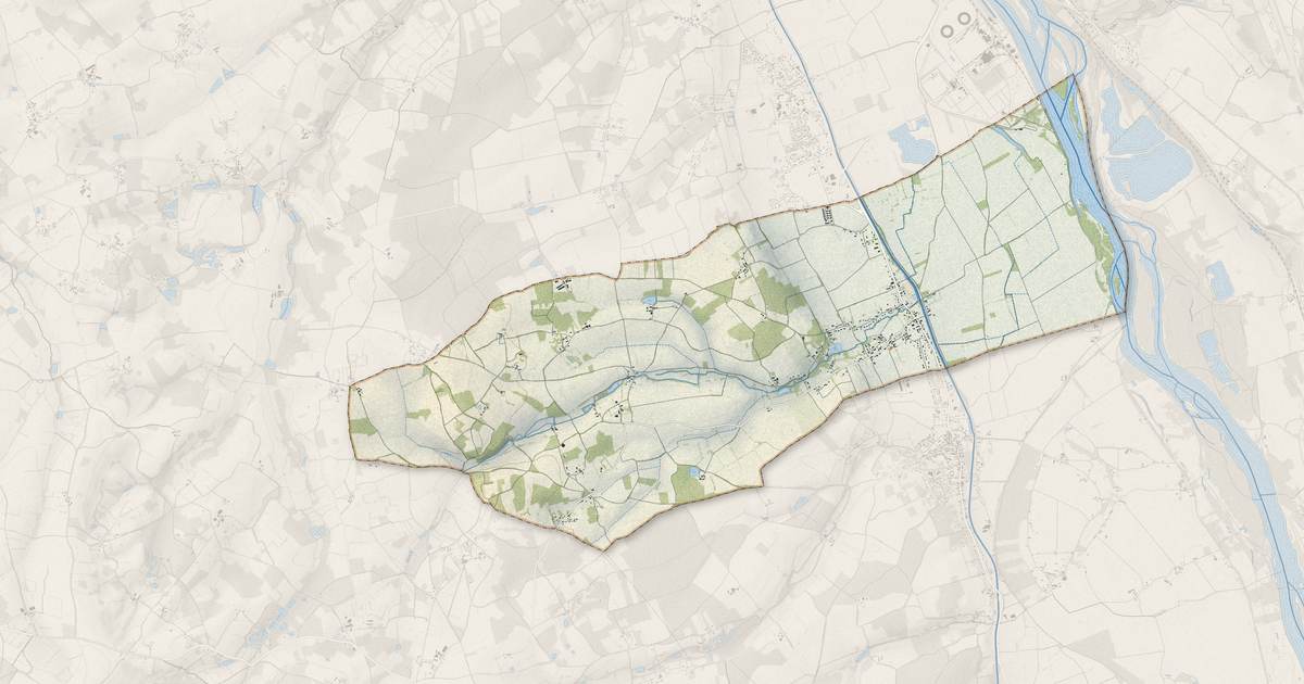 Portrait cartographique de Sury-près-Léré : relief, eau, forêts, bâti et voies, calculés à partir des données de l'IGN