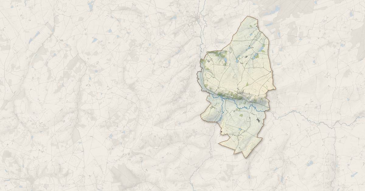 Portrait cartographique de Touchay : relief, eau, forêts, bâti et voies, calculés à partir des données de l'IGN