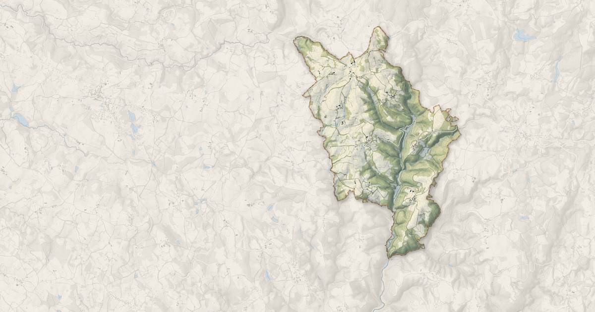 Portrait cartographique de Beaumont : relief, eau, forêts, bâti et voies, calculés à partir des données de l'IGN