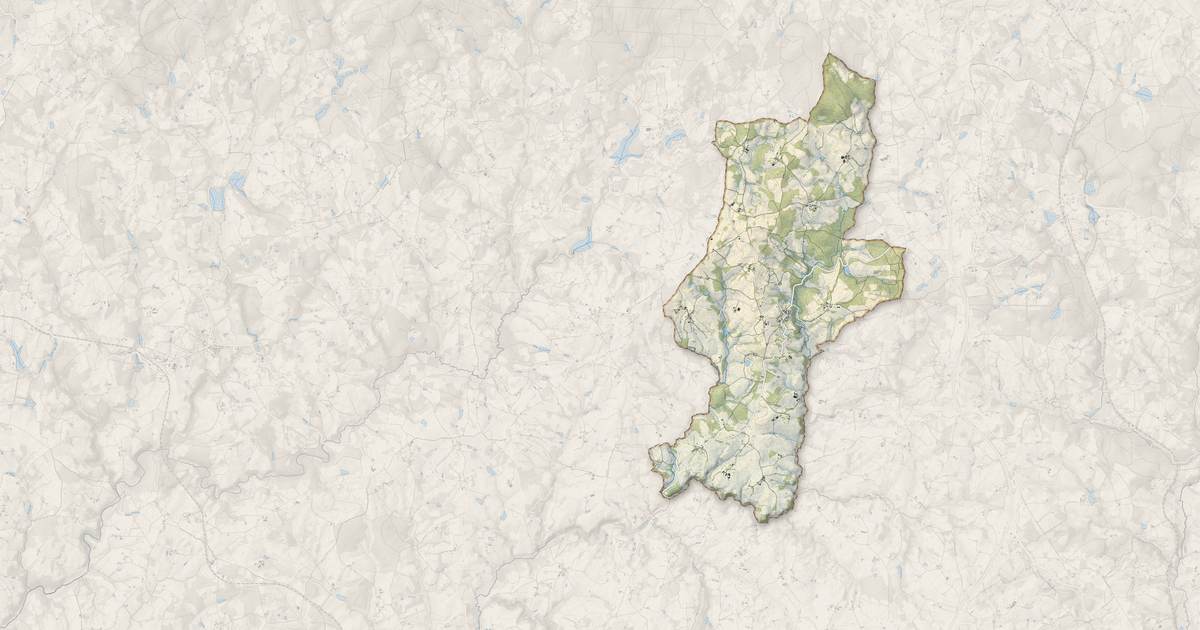 Portrait cartographique de Benayes : relief, eau, forêts, bâti et voies, calculés à partir des données de l'IGN