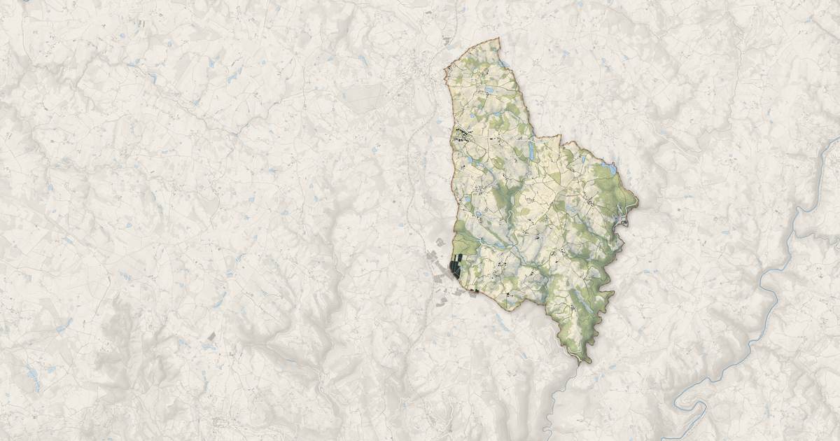 Portrait cartographique de Beyssac : relief, eau, forêts, bâti et voies, calculés à partir des données de l'IGN