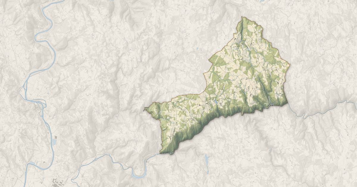 Portrait cartographique de Camps-Saint-Mathurin-Léobazel : relief, eau, forêts, bâti et voies, calculés à partir des données de l'IGN