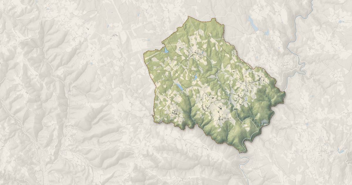 Portrait cartographique de Champagnac-la-Prune : relief, eau, forêts, bâti et voies, calculés à partir des données de l'IGN