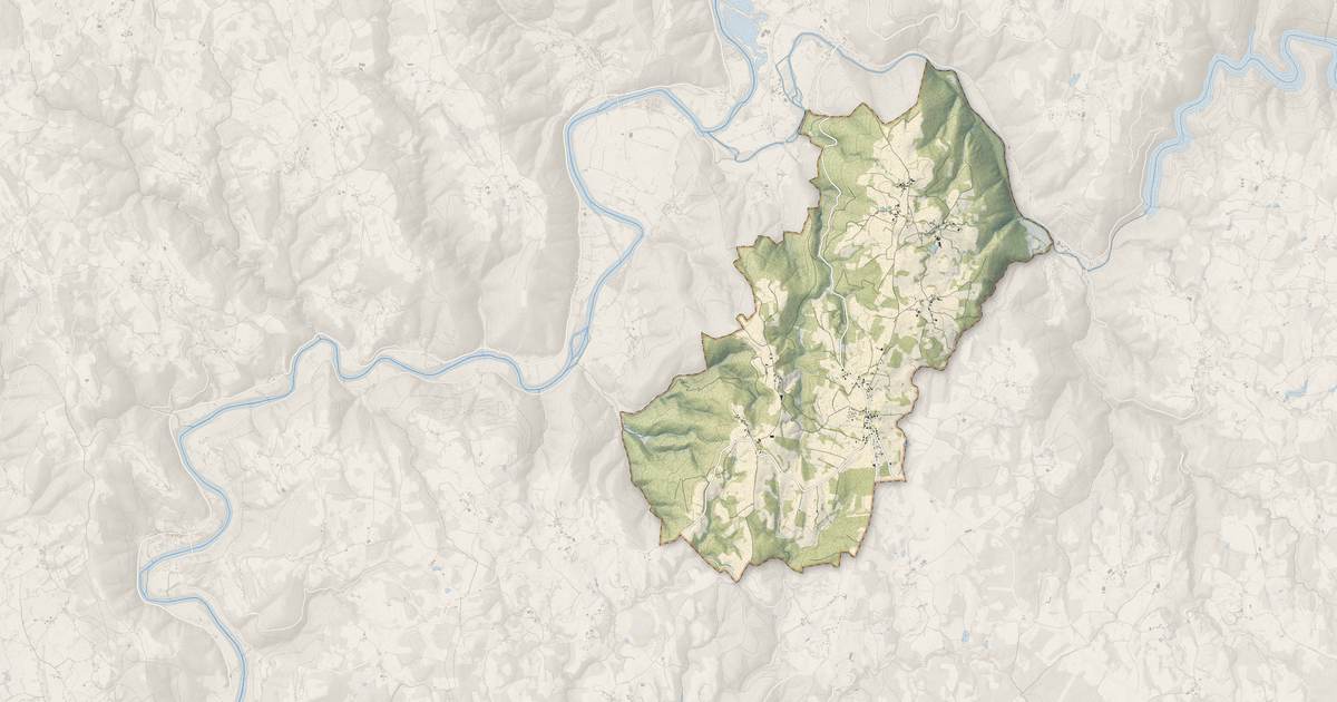 Portrait cartographique de La Chapelle-Saint-Géraud : relief, eau, forêts, bâti et voies, calculés à partir des données de l'IGN