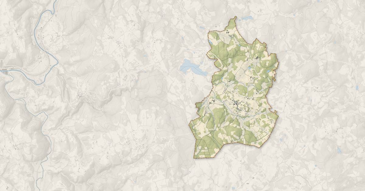 Portrait cartographique de Le Chastang : relief, eau, forêts, bâti et voies, calculés à partir des données de l'IGN