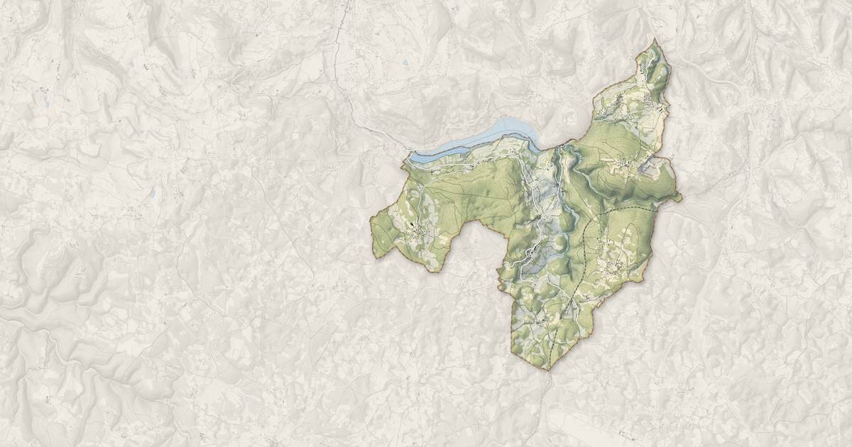 Portrait cartographique de Chasteaux : relief, eau, forêts, bâti et voies, calculés à partir des données de l'IGN