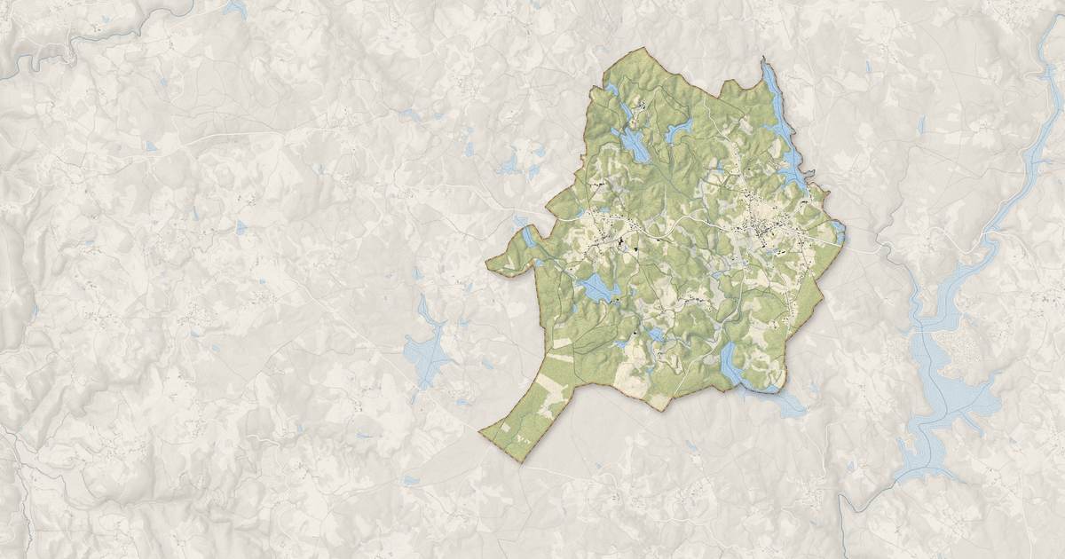Portrait cartographique de Clergoux : relief, eau, forêts, bâti et voies, calculés à partir des données de l'IGN