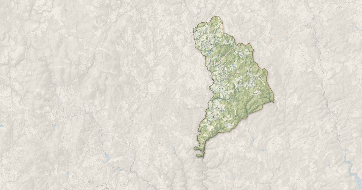 Portrait cartographique de Combressol : relief, eau, forêts, bâti et voies, calculés à partir des données de l'IGN