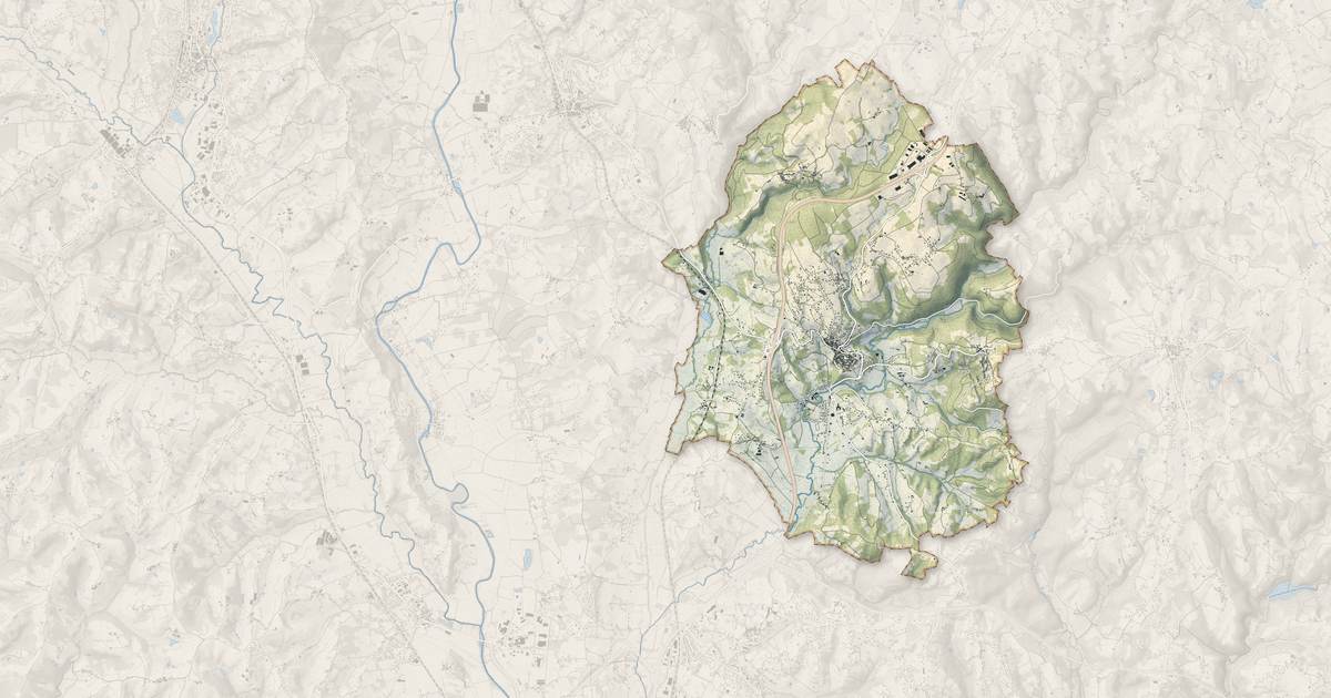 Portrait cartographique de Donzenac : relief, eau, forêts, bâti et voies, calculés à partir des données de l'IGN