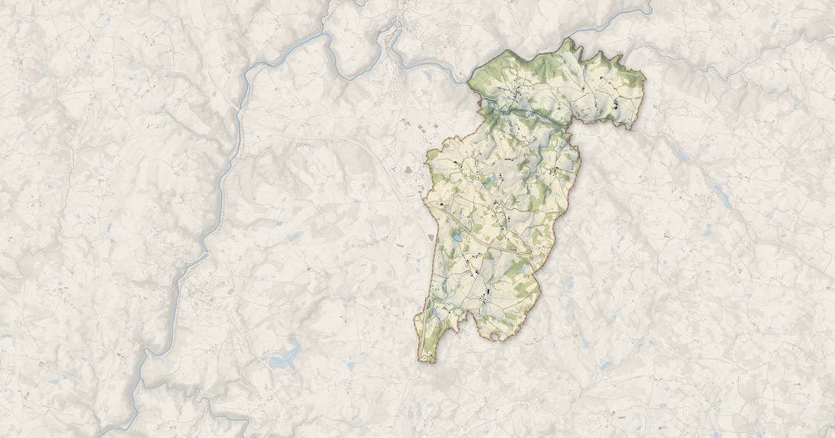 Portrait cartographique de Espartignac : relief, eau, forêts, bâti et voies, calculés à partir des données de l'IGN