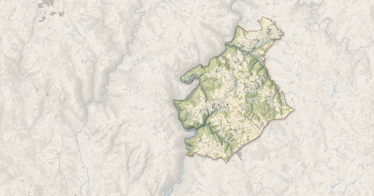 Portrait cartographique de Estivaux : relief, eau, forêts, bâti et voies, calculés à partir des données de l'IGN