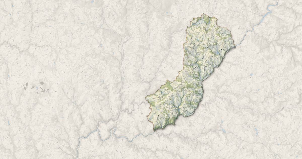 Portrait cartographique de Eyburie : relief, eau, forêts, bâti et voies, calculés à partir des données de l'IGN