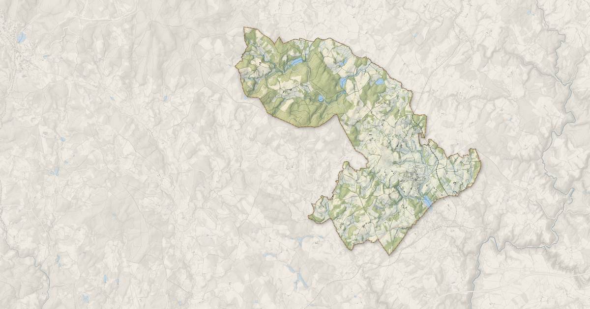 Portrait cartographique de Eygurande : relief, eau, forêts, bâti et voies, calculés à partir des données de l'IGN