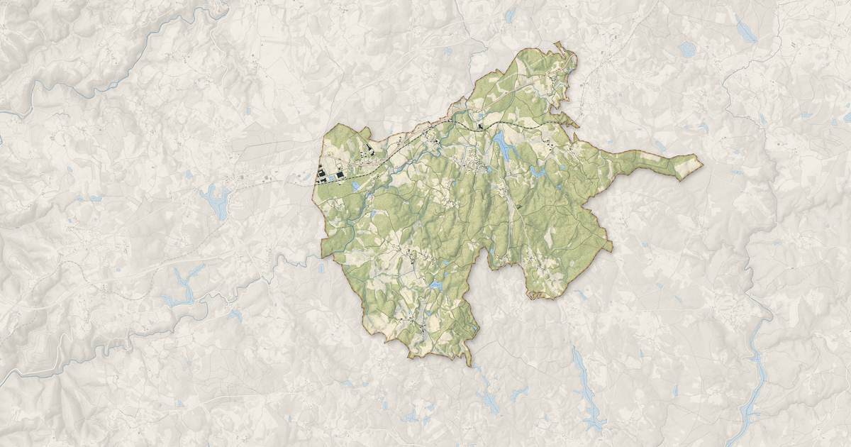 Portrait cartographique de Eyrein : relief, eau, forêts, bâti et voies, calculés à partir des données de l'IGN