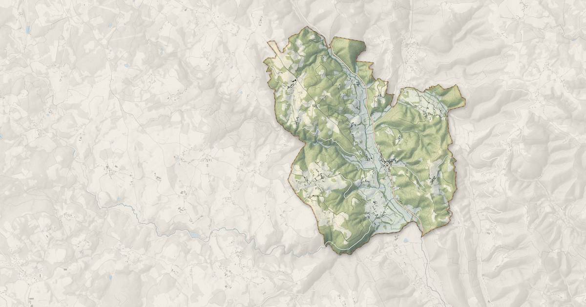 Portrait cartographique de Forgès : relief, eau, forêts, bâti et voies, calculés à partir des données de l'IGN