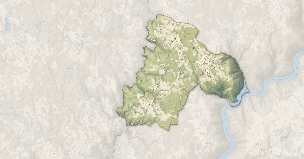 Portrait cartographique de Gros-Chastang : relief, eau, forêts, bâti et voies, calculés à partir des données de l'IGN