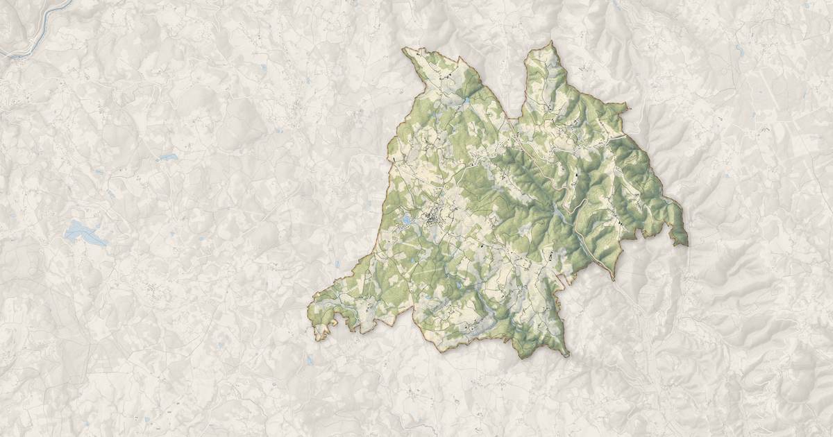 Portrait cartographique de Lagarde-Marc-la-Tour : relief, eau, forêts, bâti et voies, calculés à partir des données de l'IGN
