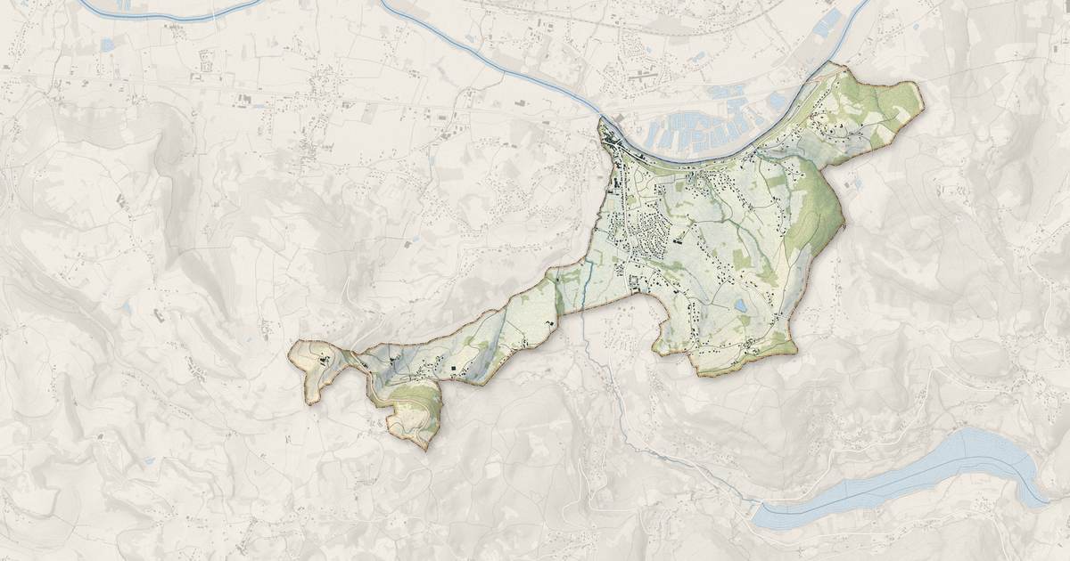 Portrait cartographique de Larche : relief, eau, forêts, bâti et voies, calculés à partir des données de l'IGN