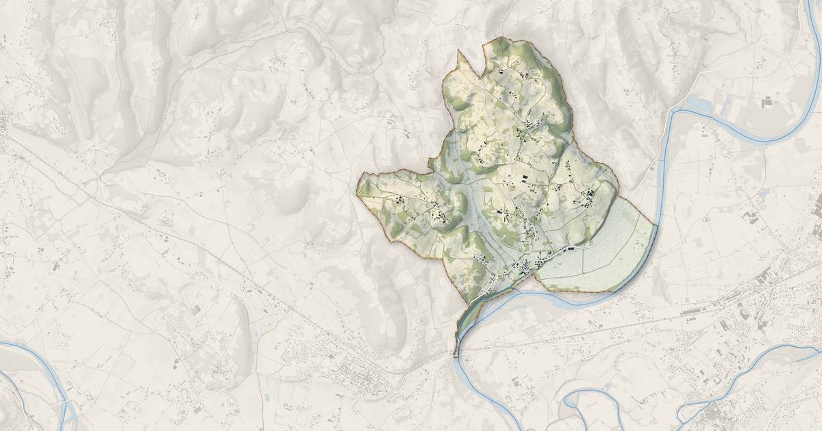 Portrait cartographique de Liourdres : relief, eau, forêts, bâti et voies, calculés à partir des données de l'IGN