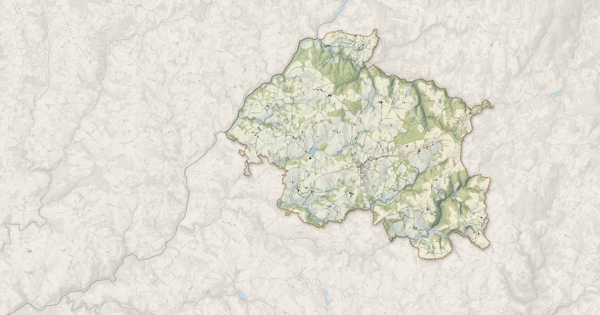 Portrait cartographique de Le Lonzac : relief, eau, forêts, bâti et voies, calculés à partir des données de l'IGN