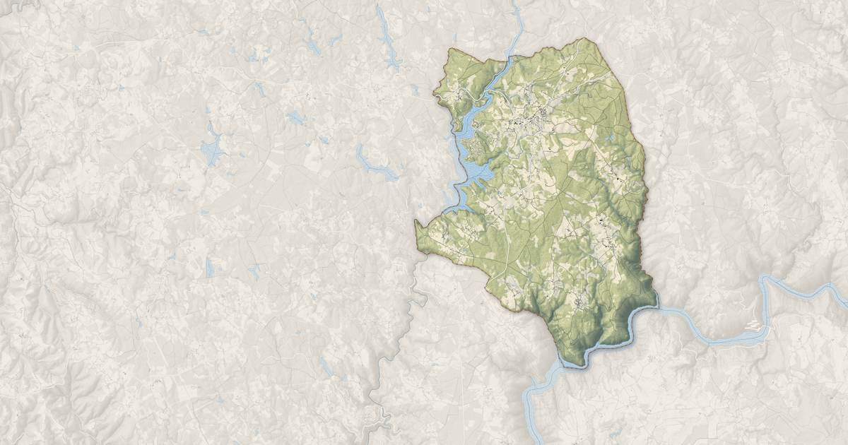 Portrait cartographique de Marcillac-la-Croisille : relief, eau, forêts, bâti et voies, calculés à partir des données de l'IGN