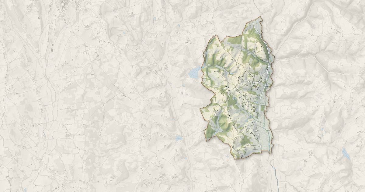 Portrait cartographique de Marcillac-la-Croze : relief, eau, forêts, bâti et voies, calculés à partir des données de l'IGN