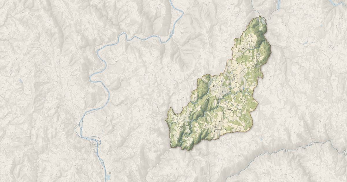 Portrait cartographique de Mercœur : relief, eau, forêts, bâti et voies, calculés à partir des données de l'IGN