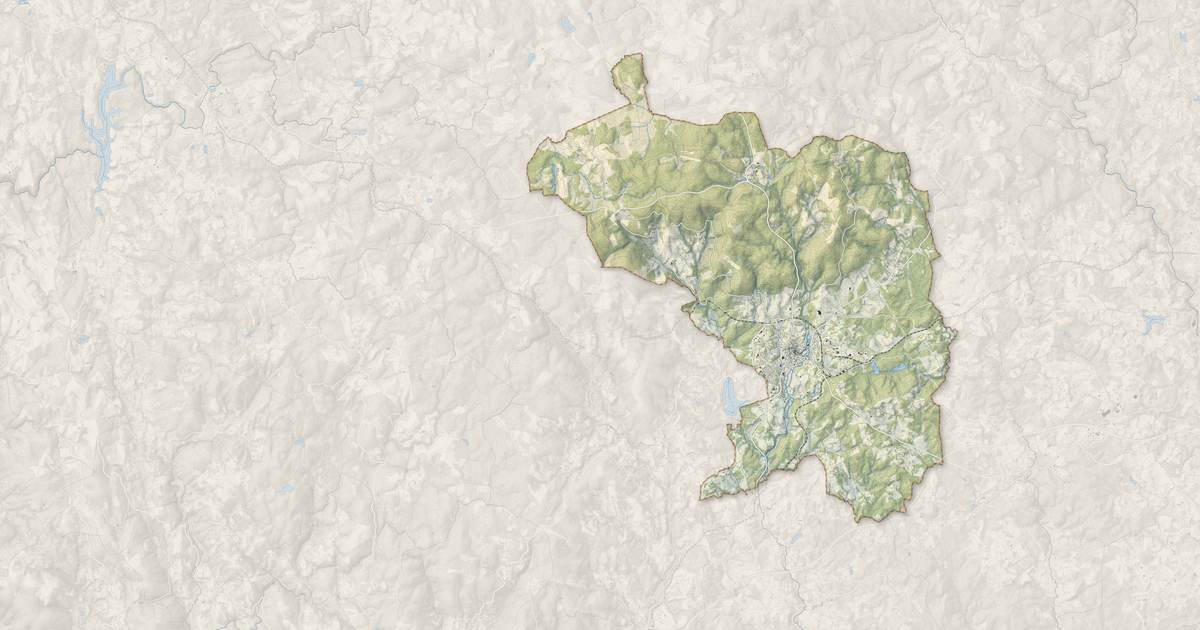 Portrait cartographique de Meymac : relief, eau, forêts, bâti et voies, calculés à partir des données de l'IGN