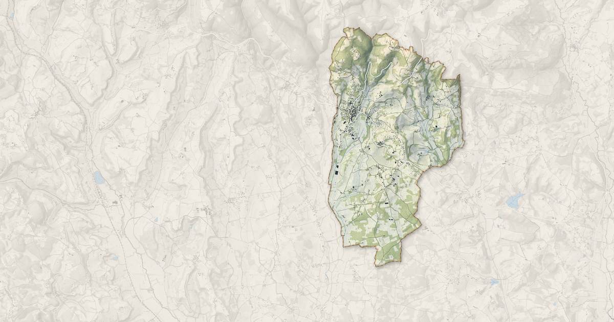 Portrait cartographique de Meyssac : relief, eau, forêts, bâti et voies, calculés à partir des données de l'IGN