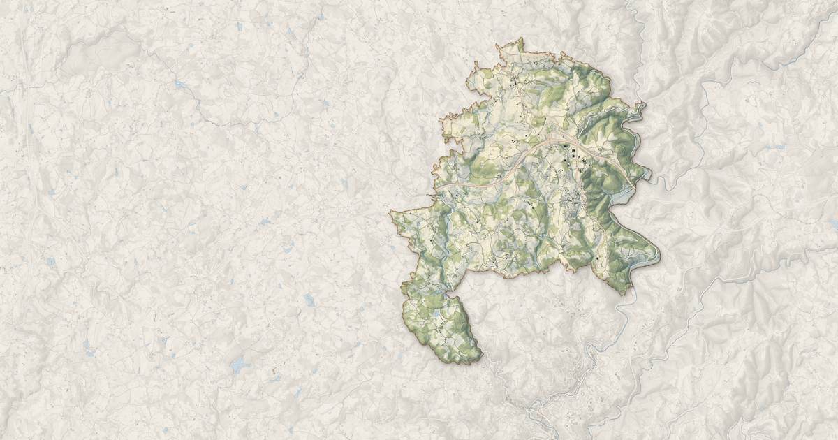 Portrait cartographique de Naves : relief, eau, forêts, bâti et voies, calculés à partir des données de l'IGN