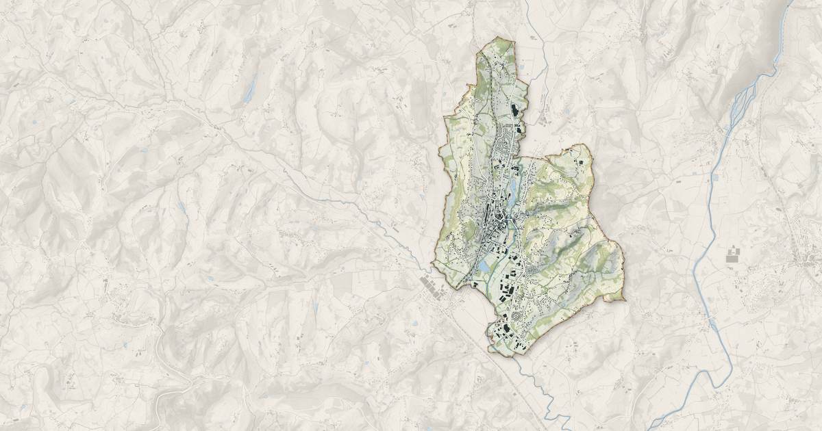 Portrait cartographique de Objat : relief, eau, forêts, bâti et voies, calculés à partir des données de l'IGN