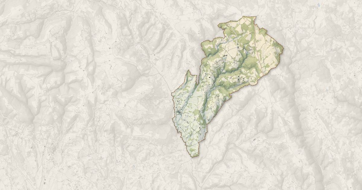Portrait cartographique de Le Pescher : relief, eau, forêts, bâti et voies, calculés à partir des données de l'IGN