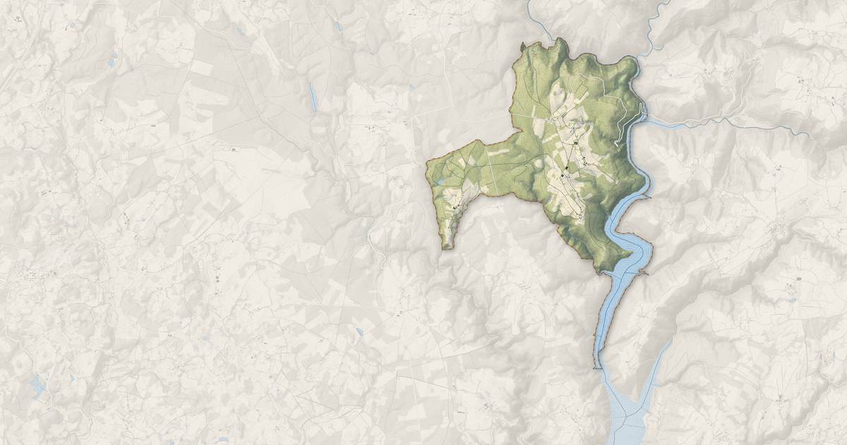 Portrait cartographique de Confolent-Port-Dieu : relief, eau, forêts, bâti et voies, calculés à partir des données de l'IGN