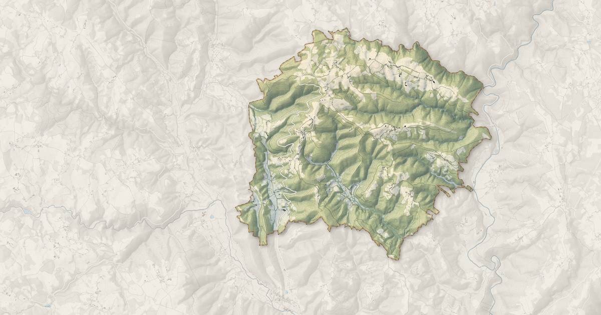 Portrait cartographique de Saint-Bonnet-Elvert : relief, eau, forêts, bâti et voies, calculés à partir des données de l'IGN