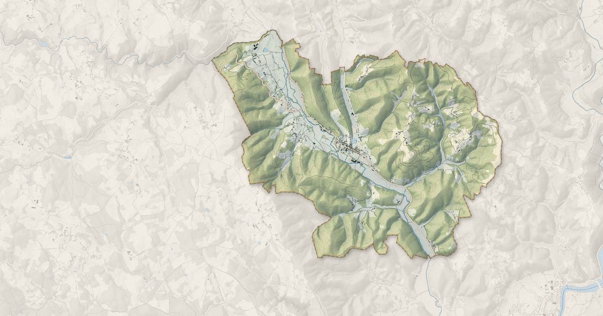 Portrait cartographique de Saint-Chamant : relief, eau, forêts, bâti et voies, calculés à partir des données de l'IGN