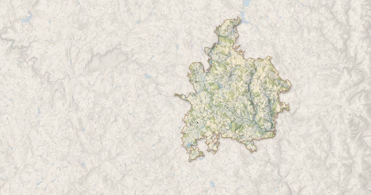Portrait cartographique de Saint-Clément : relief, eau, forêts, bâti et voies, calculés à partir des données de l'IGN